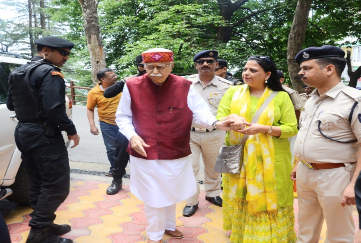 former deputy pm LK Advani worshiped in Jakhu temple shimla