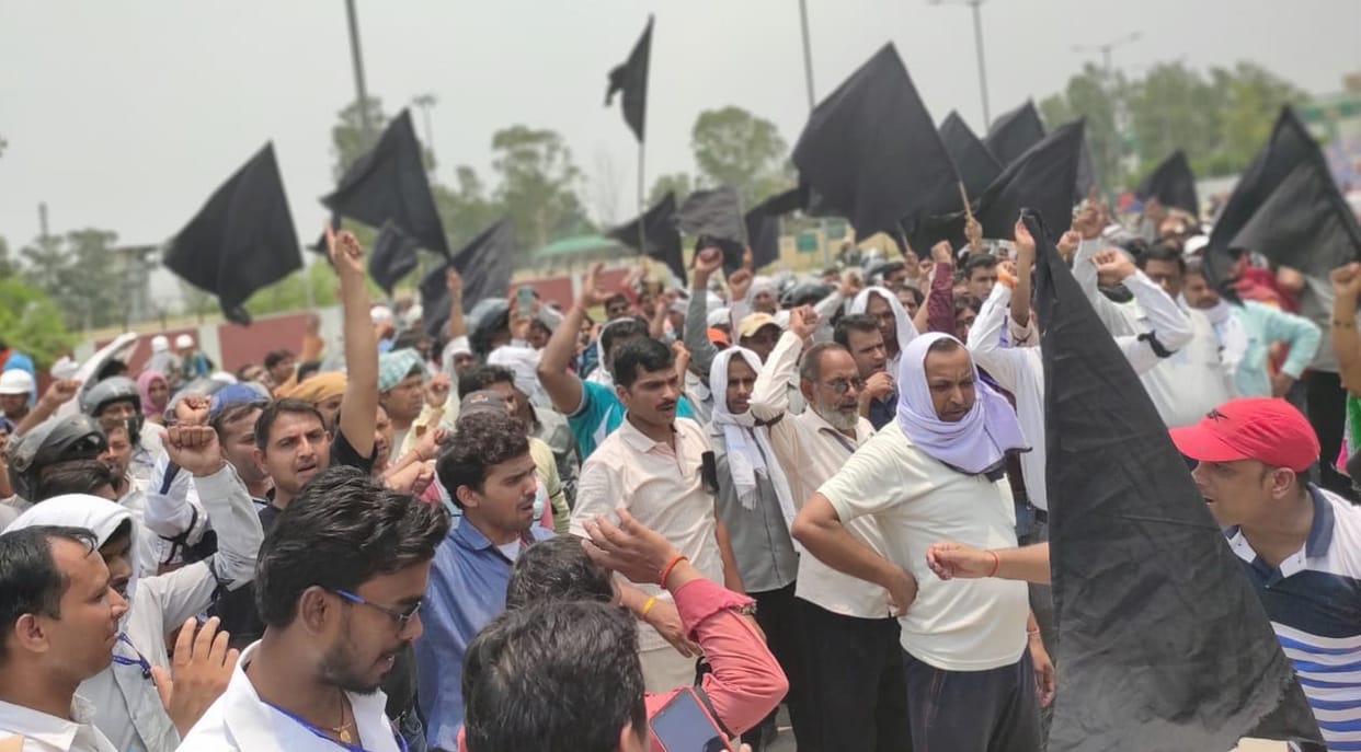 protest in raibaraily