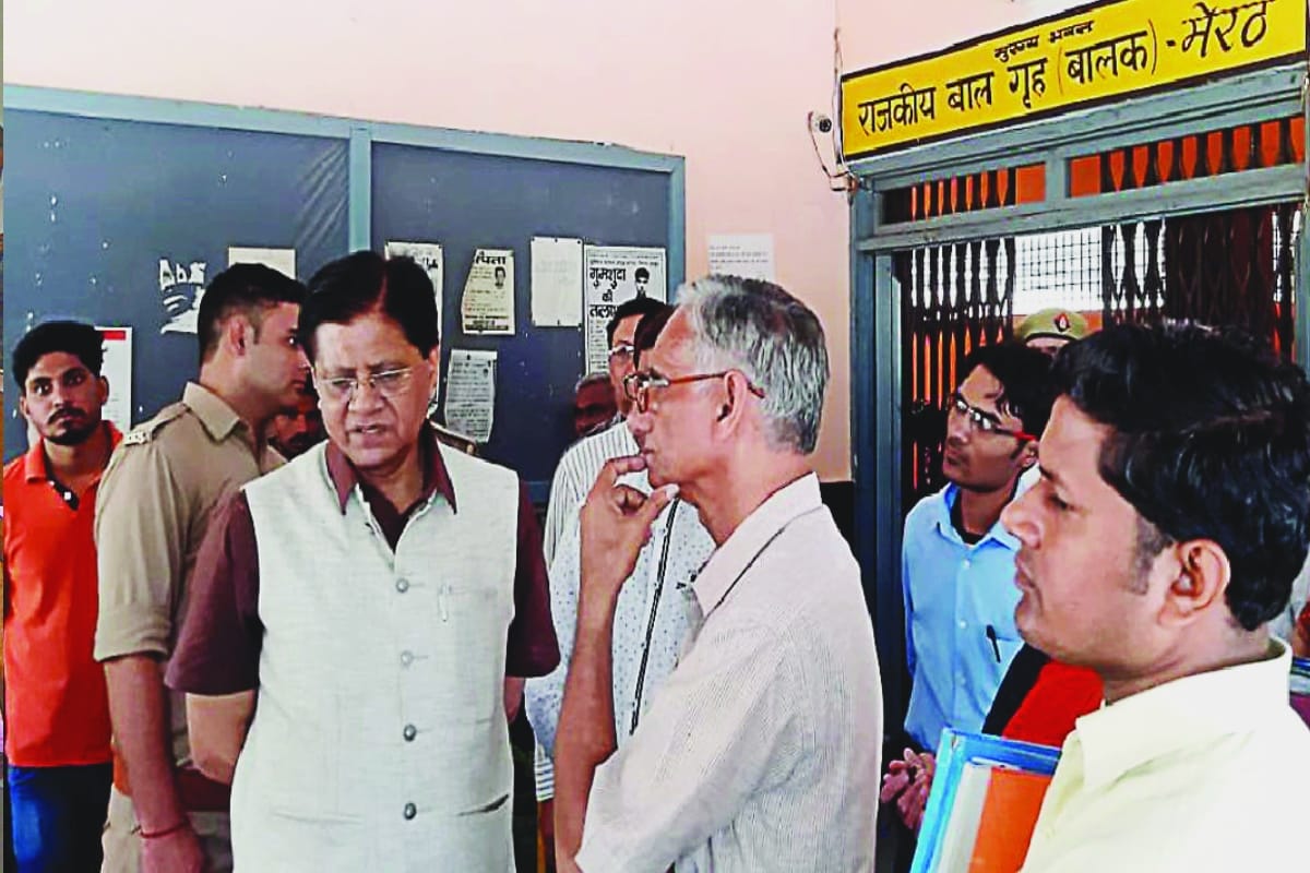 Drugs are selling on the streets of Meerut openly, School college are soft targets