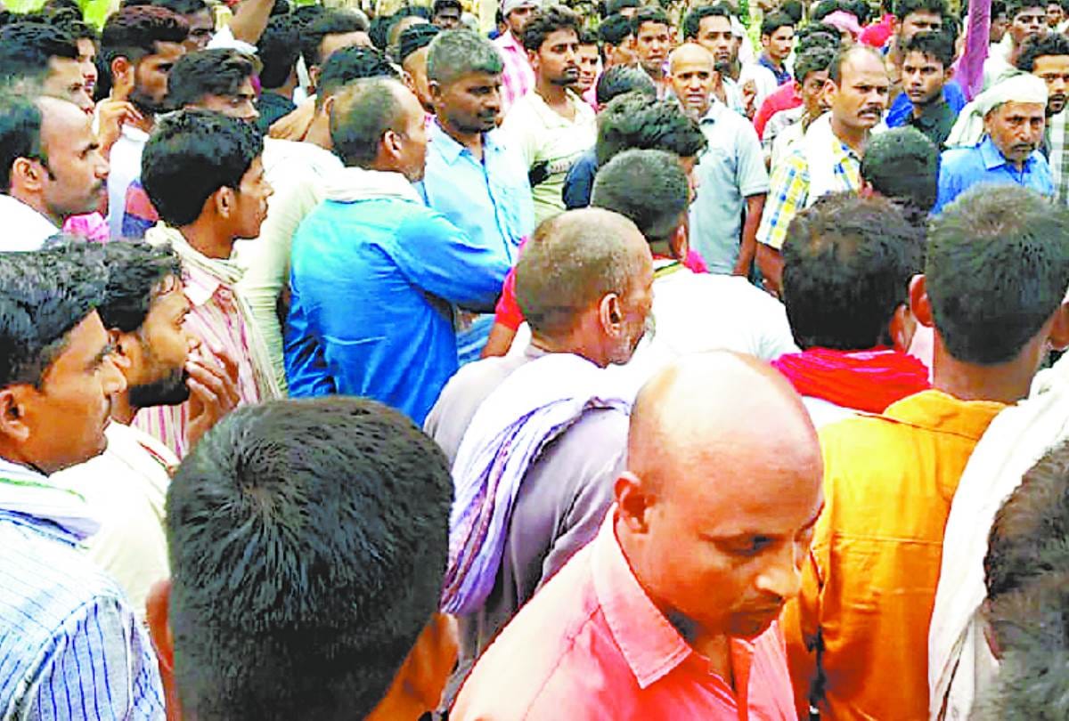 action against chowki incharge and four constable in ayodhya