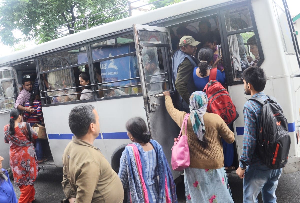 ओवरलोडिंग पर शहर में सख्ती, ग्रामीण रूटों पर छूट