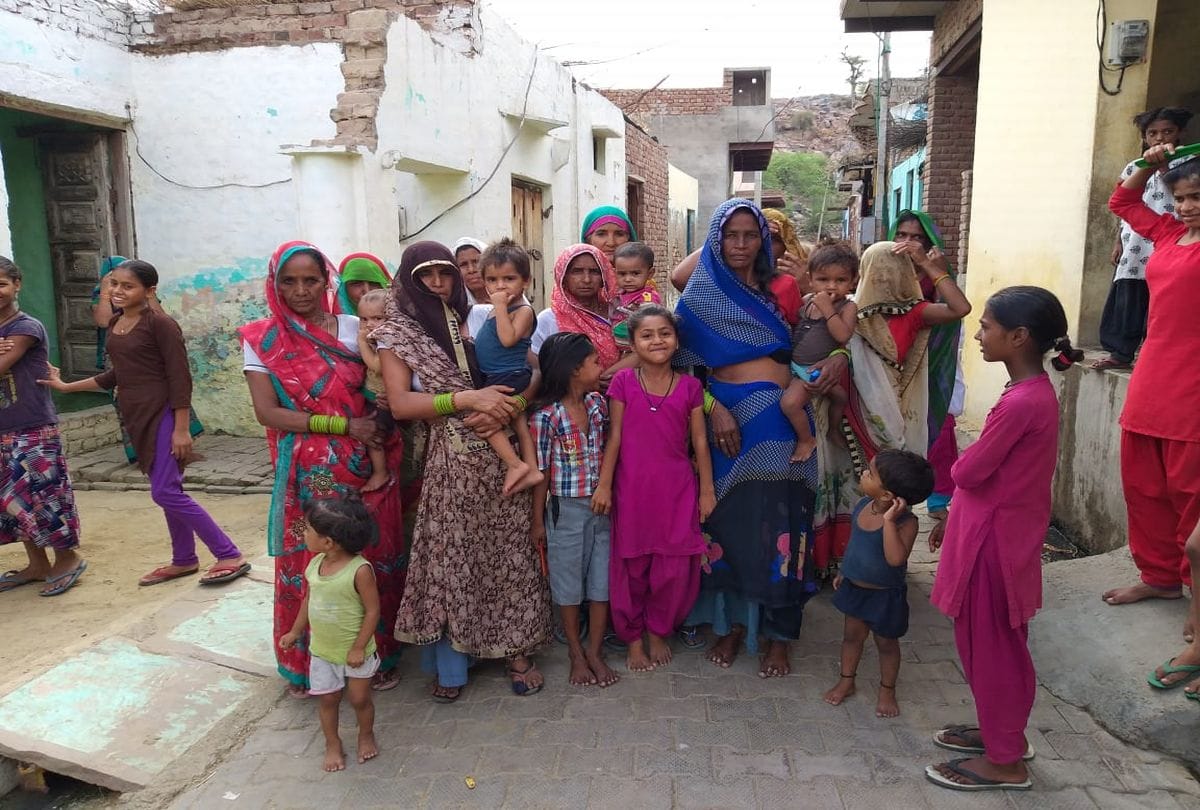hundred people get sick by drinking contaminated water in Village anyaur