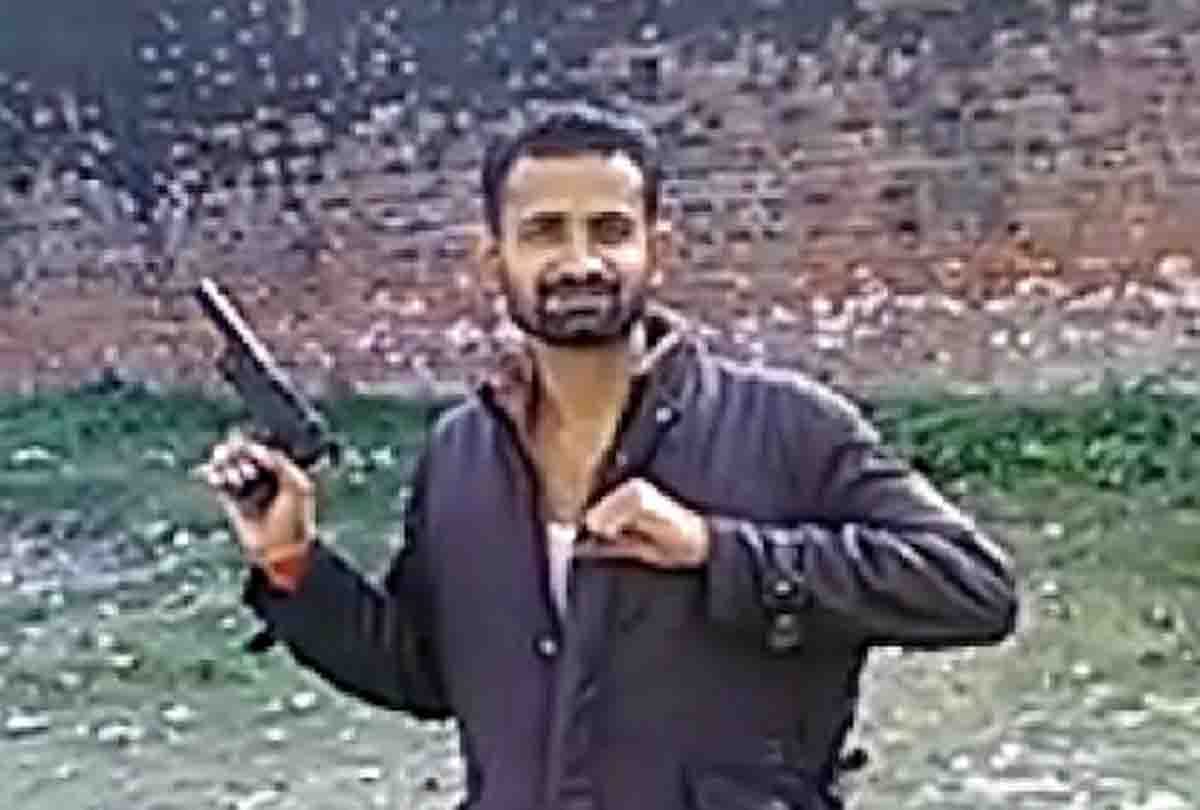 criminals with pistol and daru party in unnao district jail