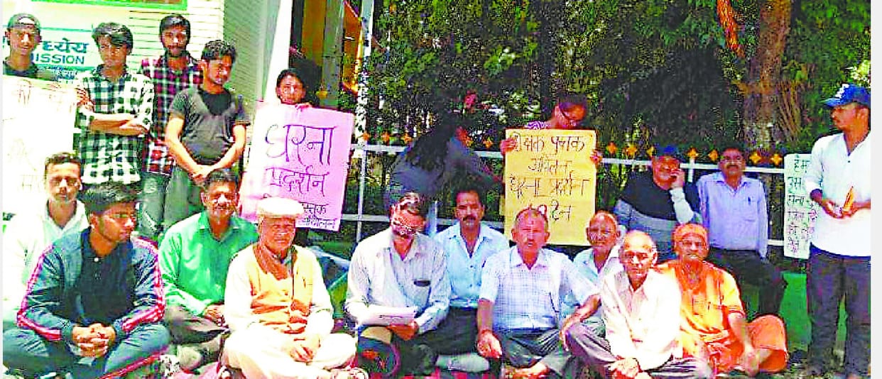 chhaatron ke aandolan ke samarthan mein vyaapaar mandal sahit tamaam sangathan koode