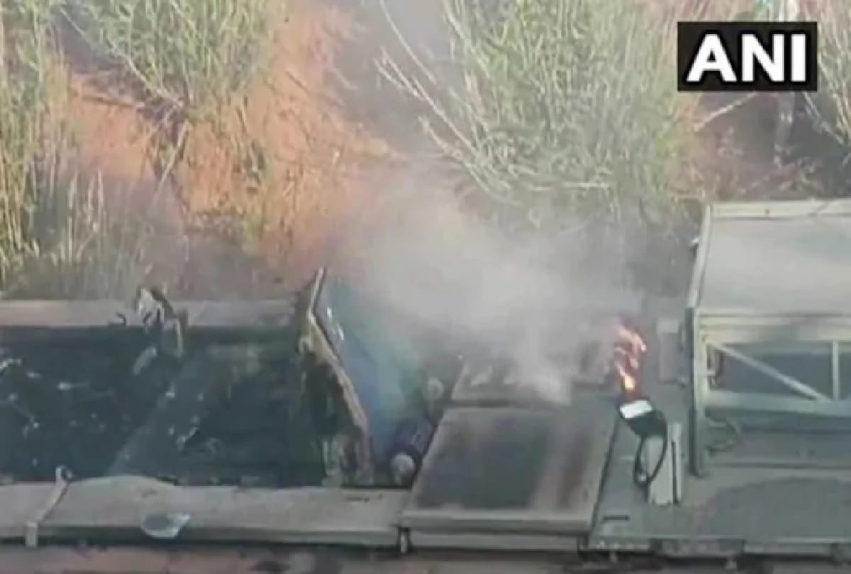 Howrah-Jagdalpur Samaleswari Express hits maintenance tower car in Odisha, three employees death