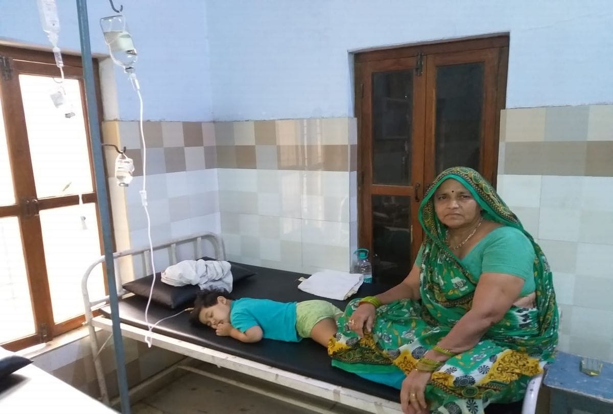 hundred people get sick by drinking contaminated water in Village anyaur