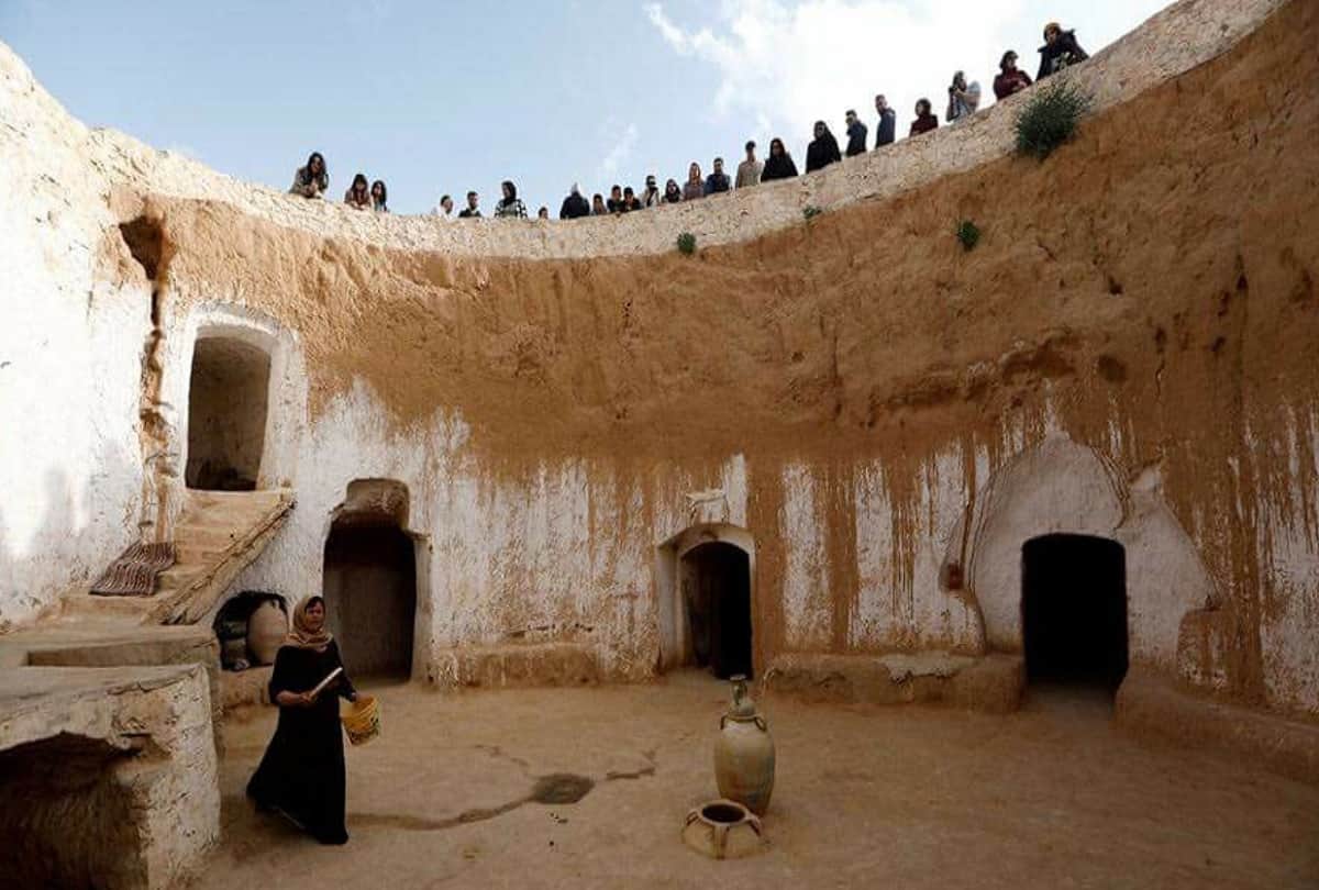 people have lived for centuries in Tunisia underground houses