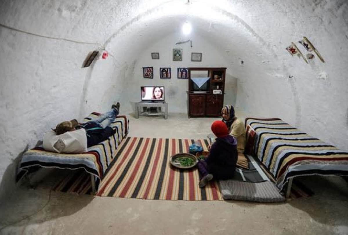 people have lived for centuries in Tunisia underground houses