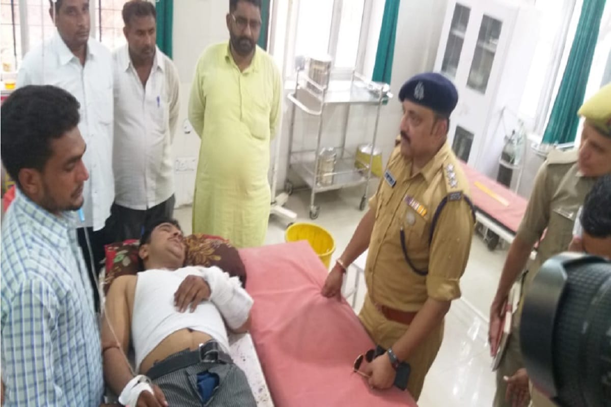 Many accused attacked on advocate in Bijnor and looted of 32 lakhs
