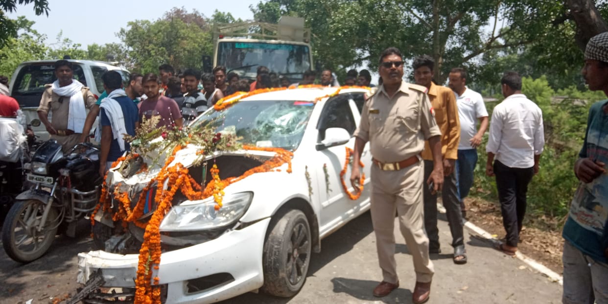 Jeep collapse with car, 12 wounded, including bridegroom