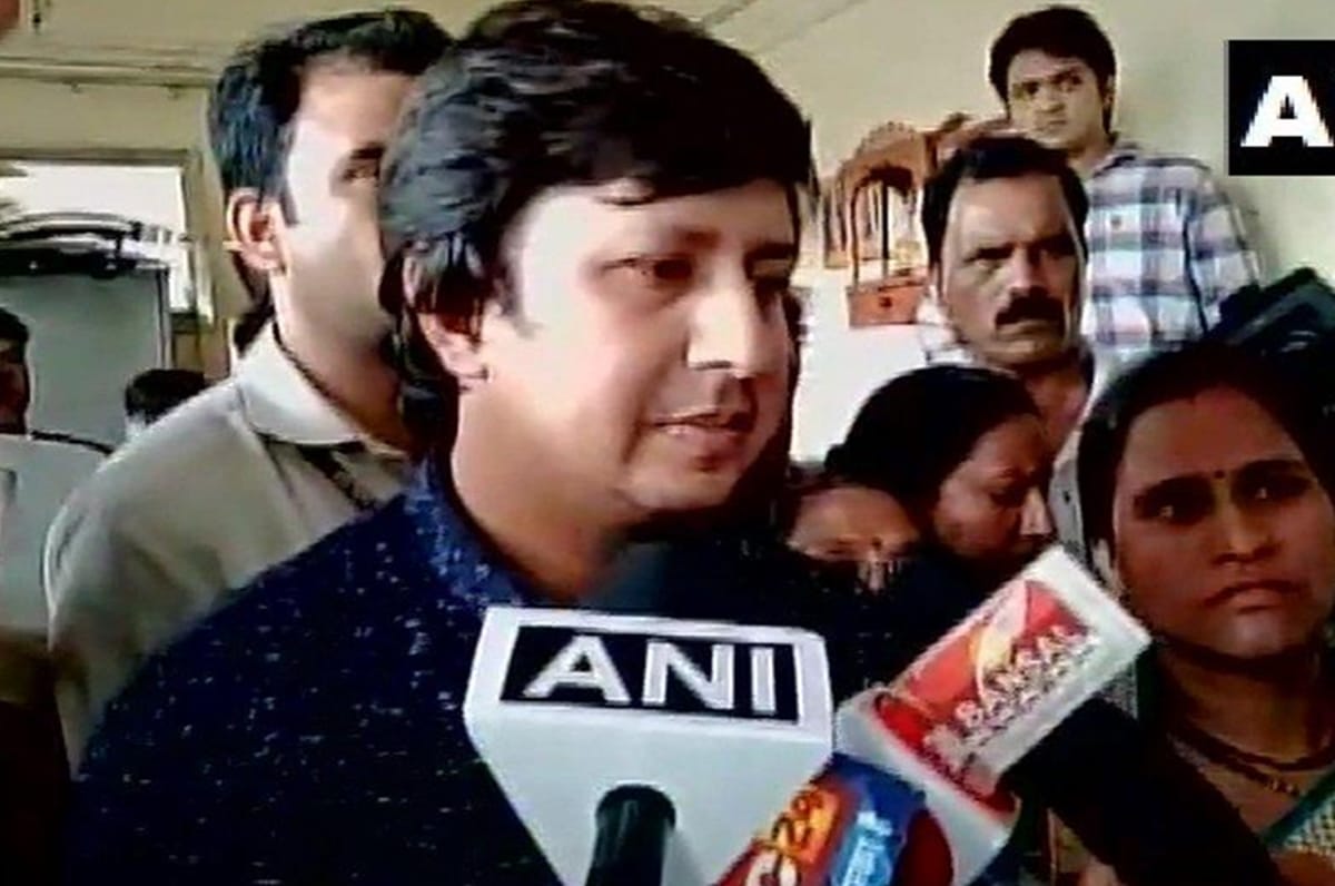 Akash Vijayvargiya beat municipal officer for which house, shivraj government issued notice to him