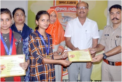 Amar Ujala bhavishy jyoti kaaryakram held in Amroha