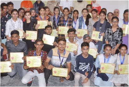 Amar Ujala bhavishy jyoti kaaryakram held in Amroha