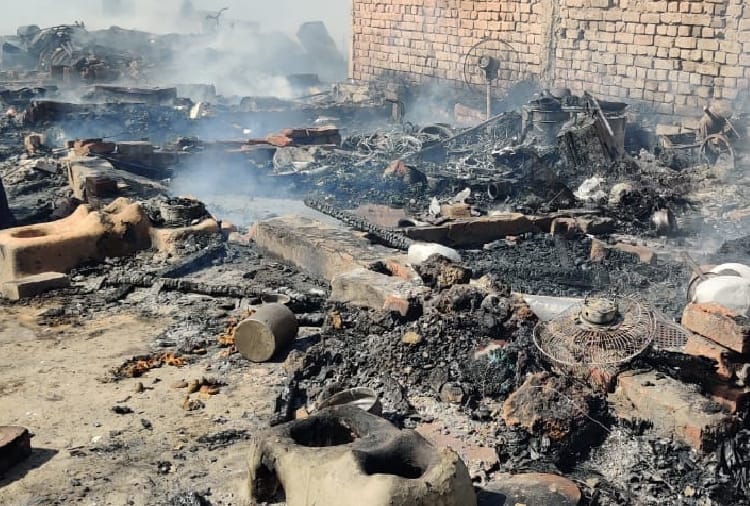 Fire breaks out in Many slums in Amritsar of Punjab