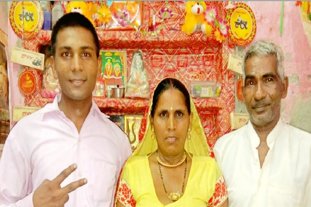 With the help of Atul Maheshwari Scholarship, Vikas Got a job in the post of Airman Technical