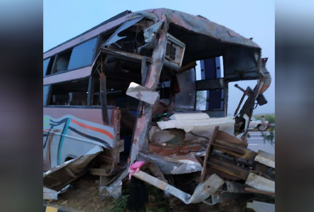 Bus Accident at Yamuna Expressway Mile Stone 103 Maant 12 Passengers Injured