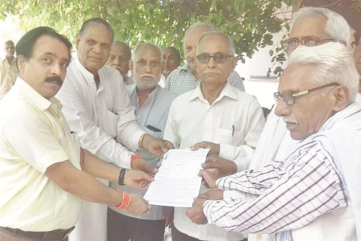 Democracy fighters give up, memorandum handed over