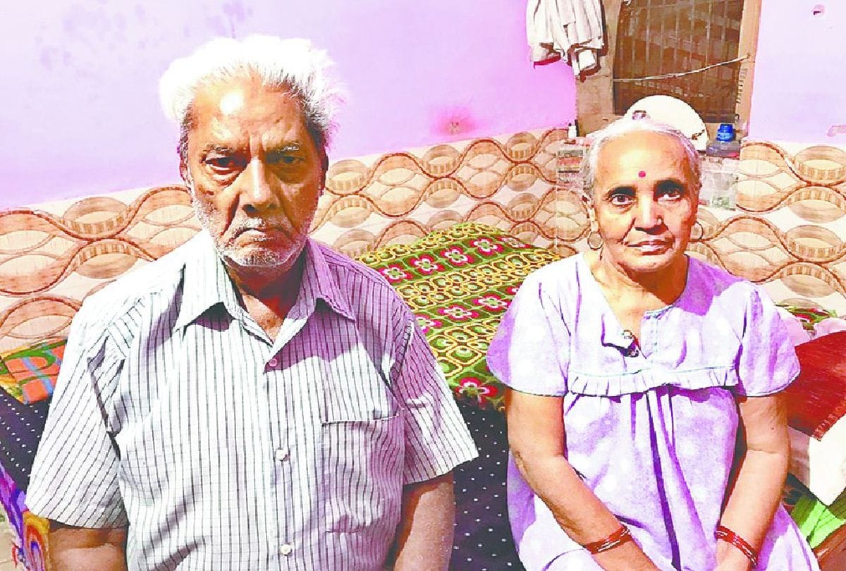 elderly parents living in RamLal old age home agra