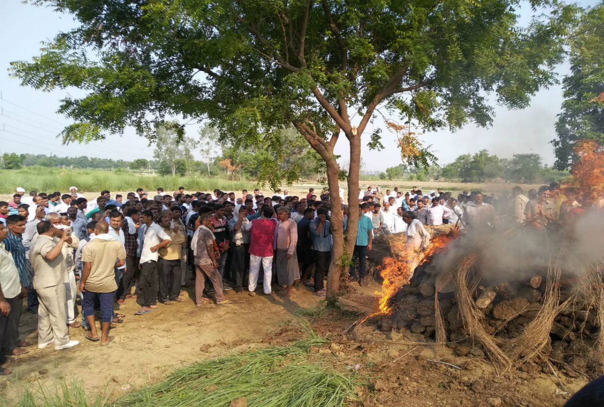 funeral of army jawan pradeep yadav in mainpuri