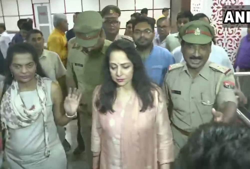 Hema Malini meets to Chief Minister Yogi Adityanath.