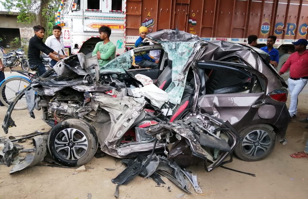 Car accident with truck three died in jaunpur