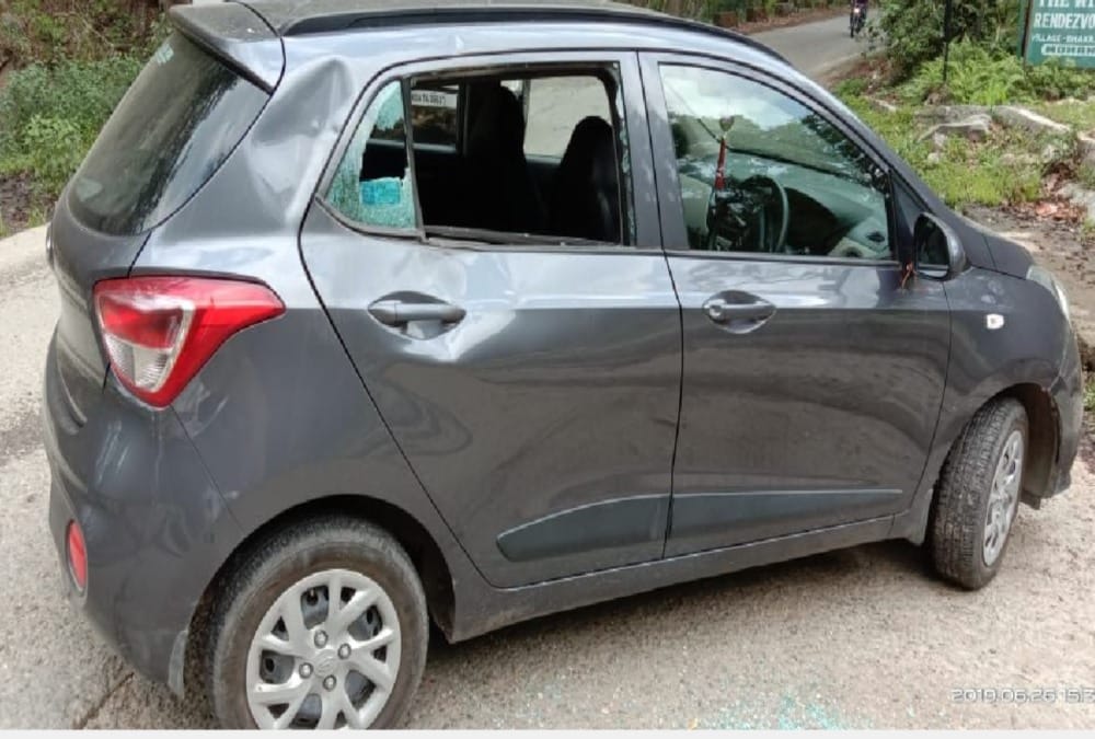 Elephant Group Attack on delhi tourist two cars in ramnagar photos