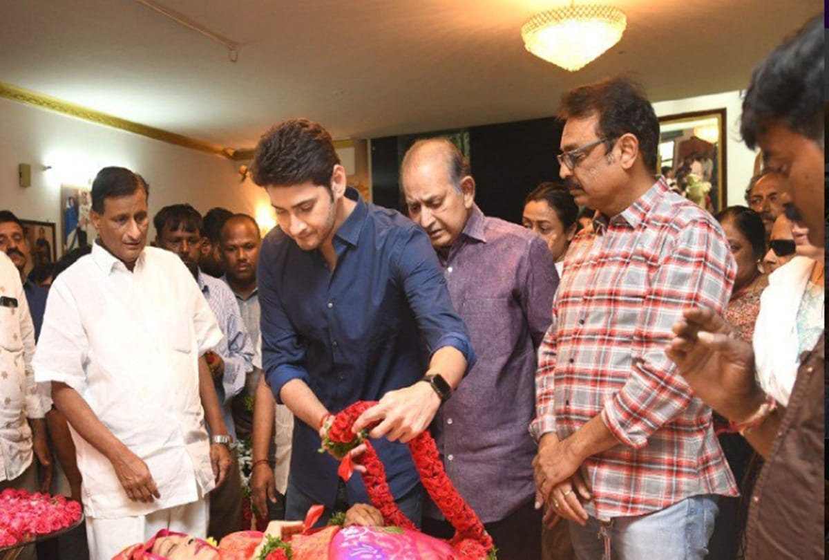 Vijaya Nirmala Death News: Mahesh babu and others pay tribute to mother Vijaya Nirmala