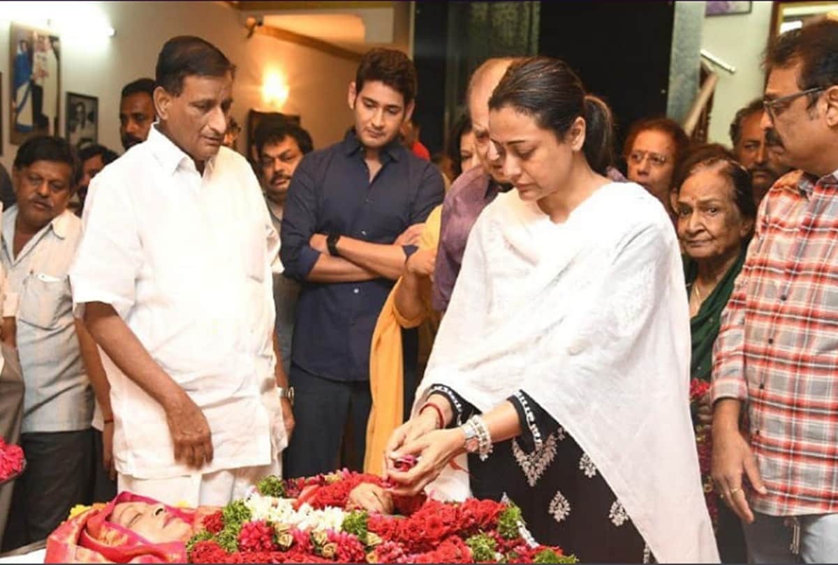 Vijaya Nirmala Death News: Mahesh babu and others pay tribute to mother Vijaya Nirmala