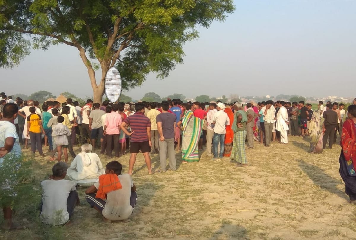 couple body hang on tree in Hathras