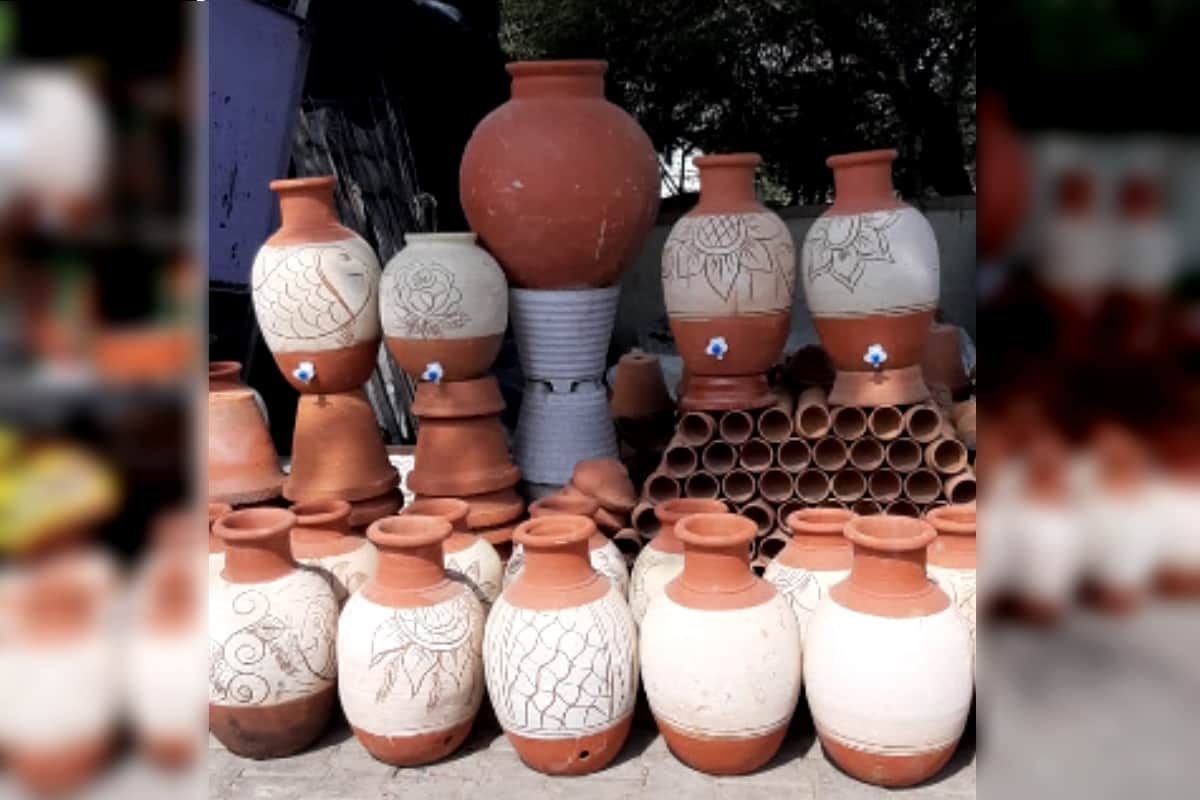 Vastu Tips Must keep an earthen pot or surahi in the house it may always fulfill you with wealth