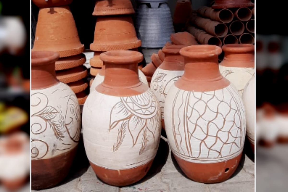 Clay pots Matka and surahi are becoming center of attraction in summer season