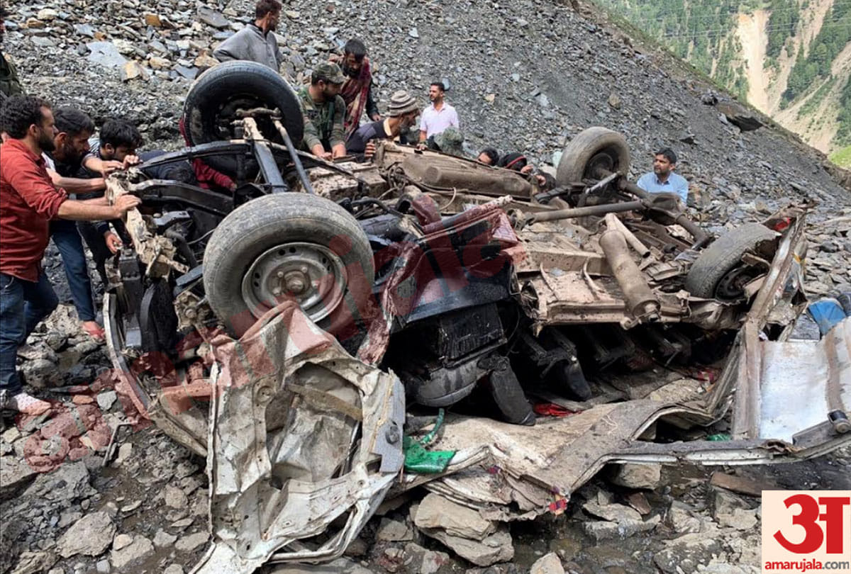 tempo fell into gorge in shopian jammu kashmir, students went from poonch to make picnic
