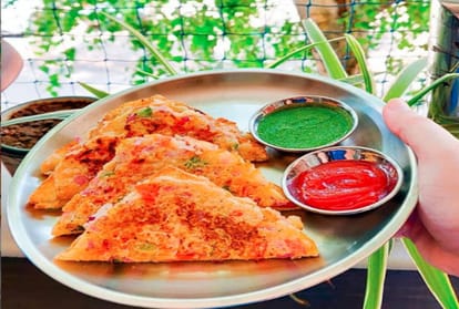 Simple and Quick Dahi Sooji Toast Recipe