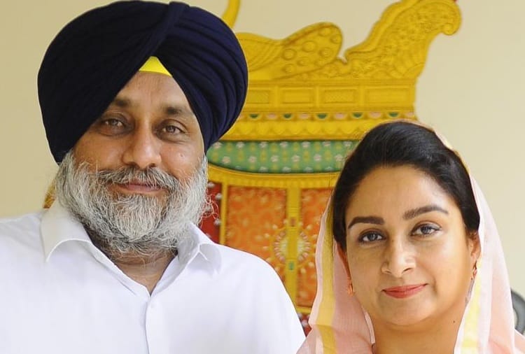 Sukhbir Badal and Harsimrat kaur Badal Tempering Photo Uploaded on Facebook