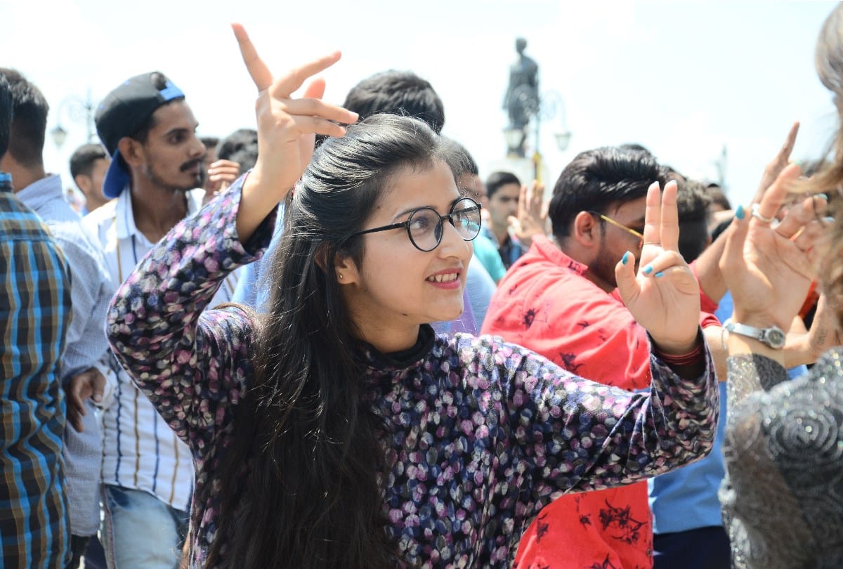 Tourist boom in shimla This weekend hundred percent hotel occupancy in Shimla