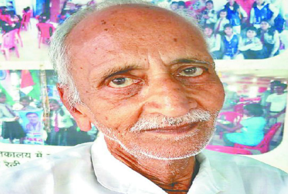 elderly parents living in RamLal old age home agra