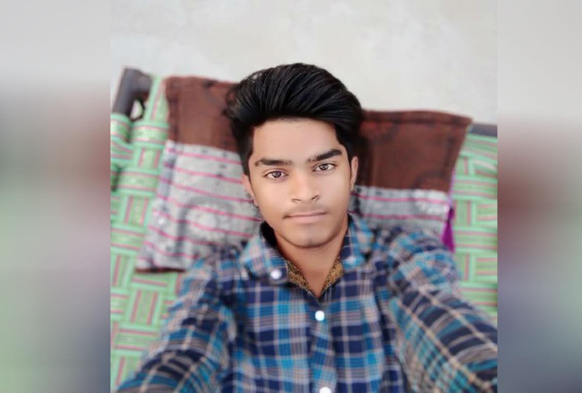 Young man die during show mobile in bodla sharda vihar