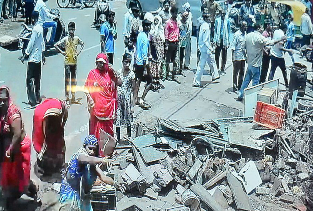 Nagar Nigam Remove Encroachment From Gandhi Nagar People Demolition on House