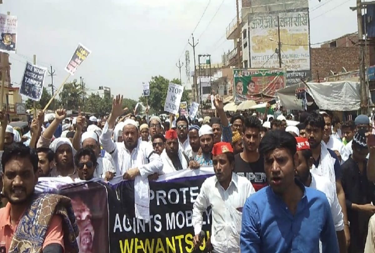 Samajwadi Yuvjan Sabha foot marches in protest against the murder of Tabrez