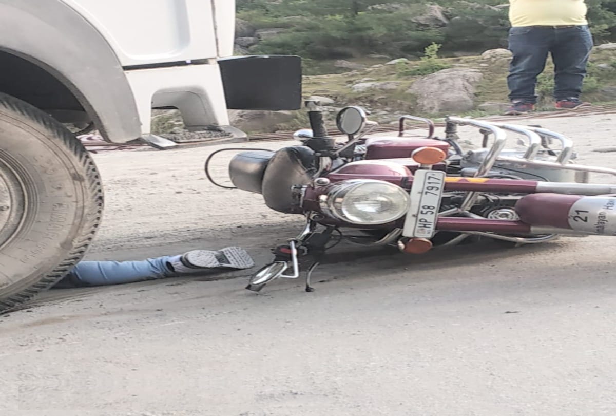 Female tourist died in tippers accident in kullu