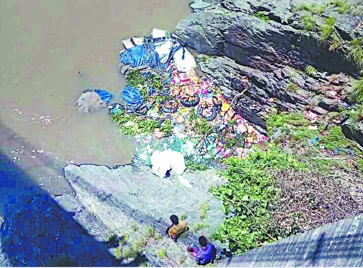one died in Lohaghat ( Champawat), near Ghat
