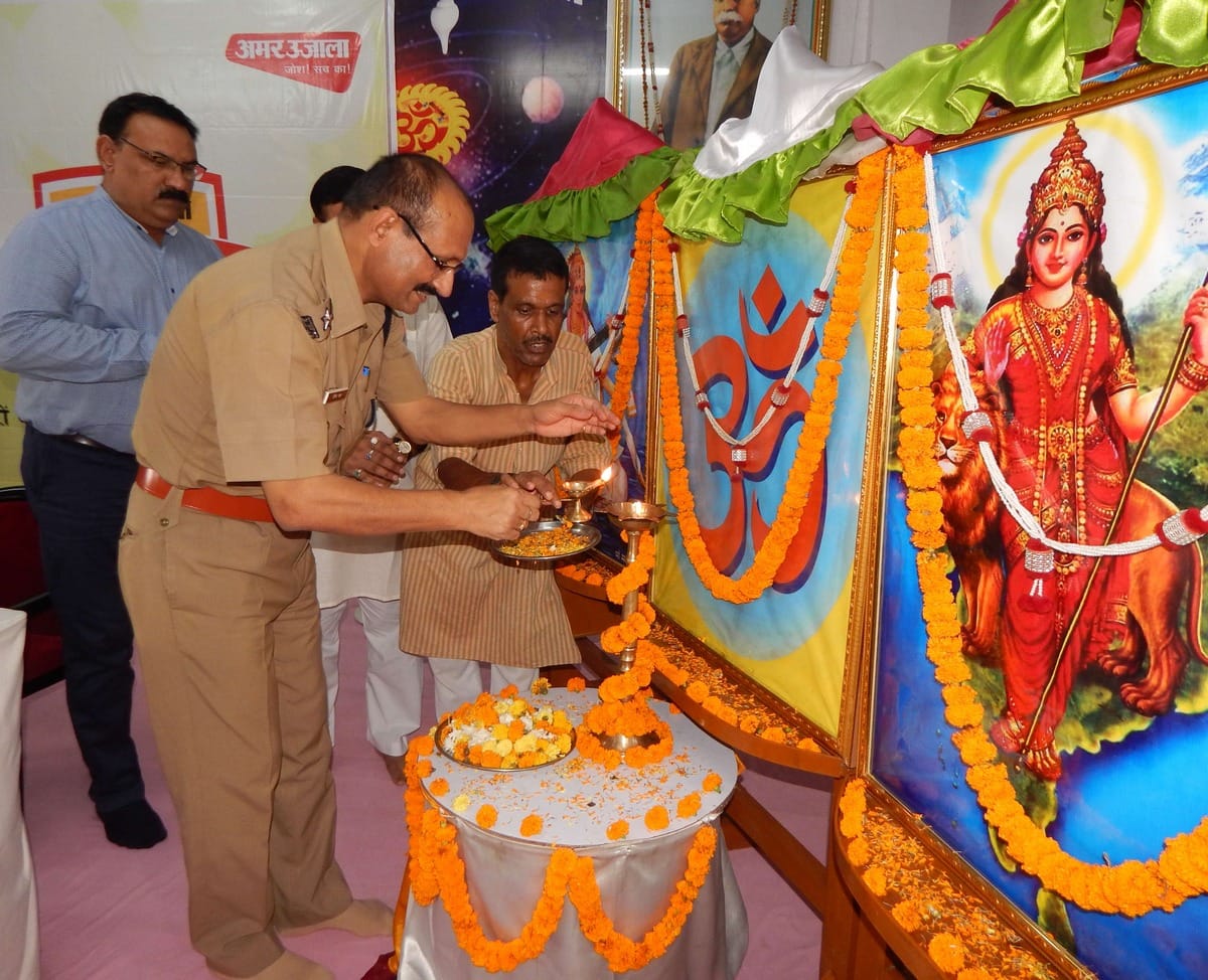 Amar ujala bhavishya jyoti samman meritorious students in ballia