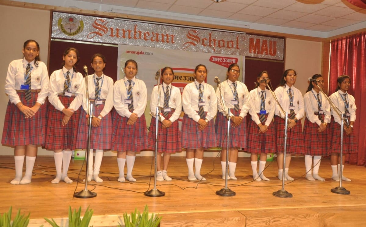 Amar ujala bhavishya jyoti samman meritorious students in mau