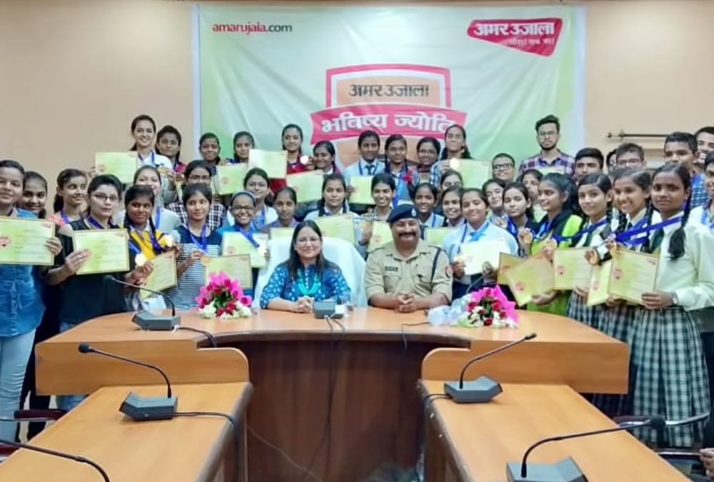 Pics of Amar Ujala Bhavishya Jyoti Samman.