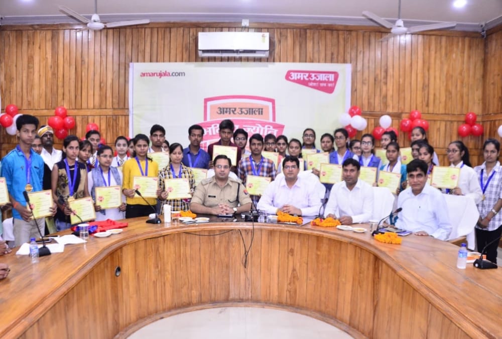 Pics of Amar Ujala Bhavishya Jyoti Samman.