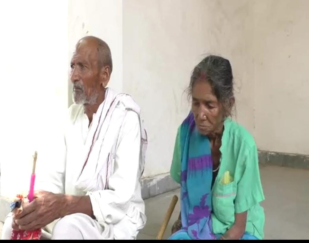 Son pulled out of house his parents in azamgarh