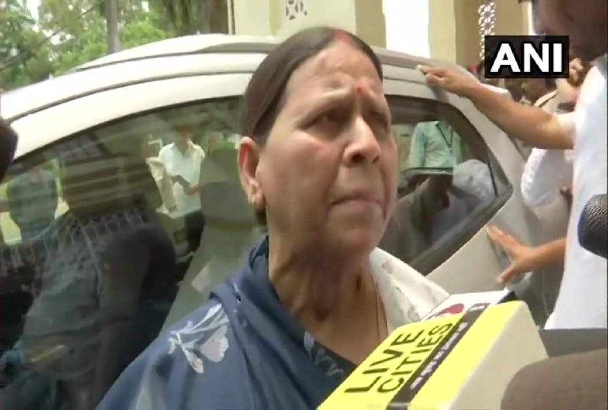 Bihar: Rabri Devi angry on question related to Tejashwi Yadav