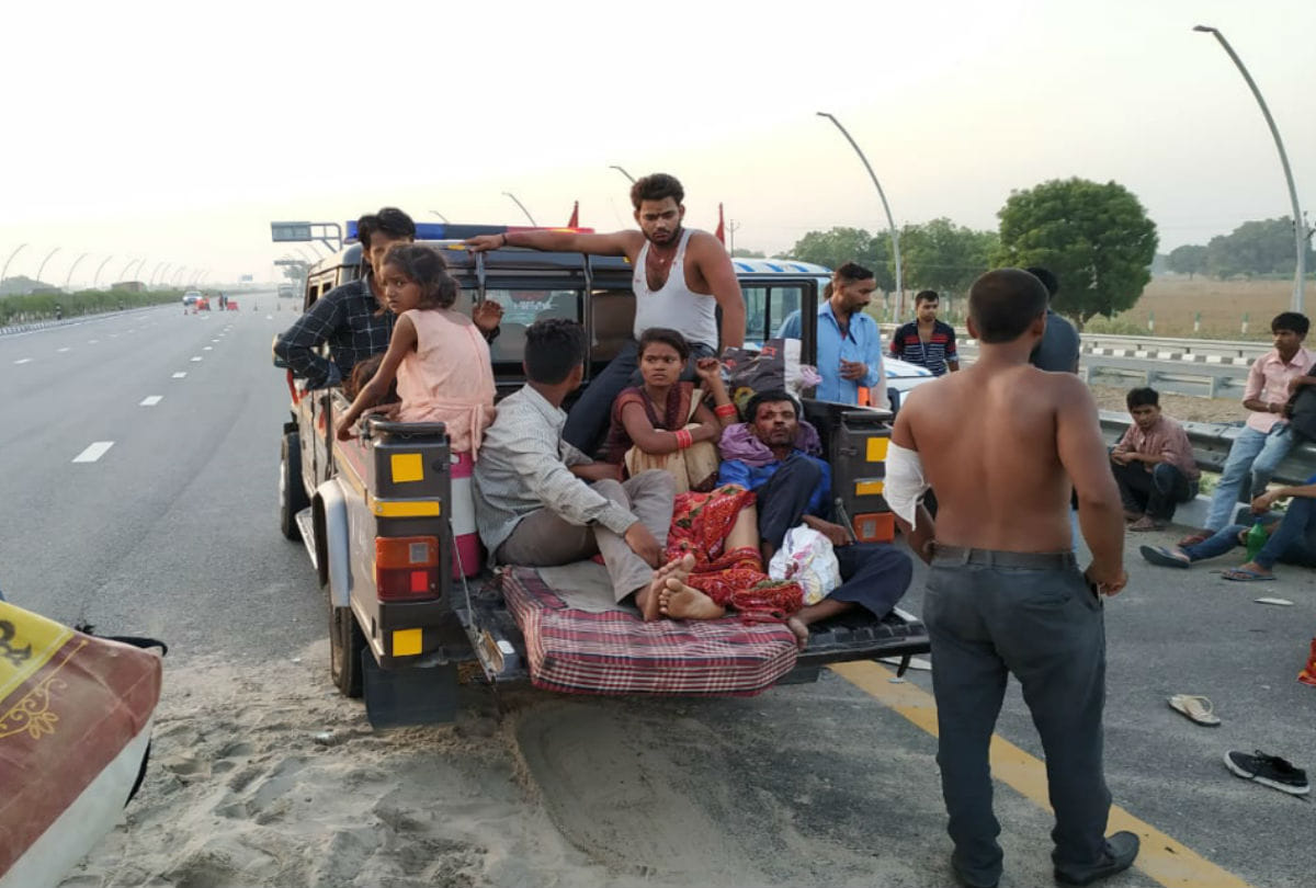 seven people killed in bus accident on agra lucknow expressway