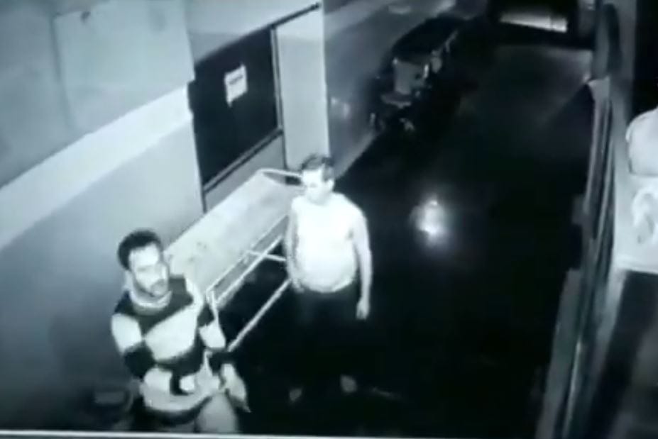 A drunken man at the govt hospital in Damoh's Patera hits a hospital employee; FIR registered