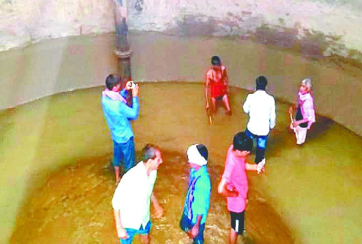 two hundred people got sick by drinking contaminated water in mathura